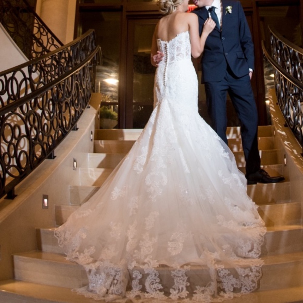 Wedding dress - Picture 3 of 8